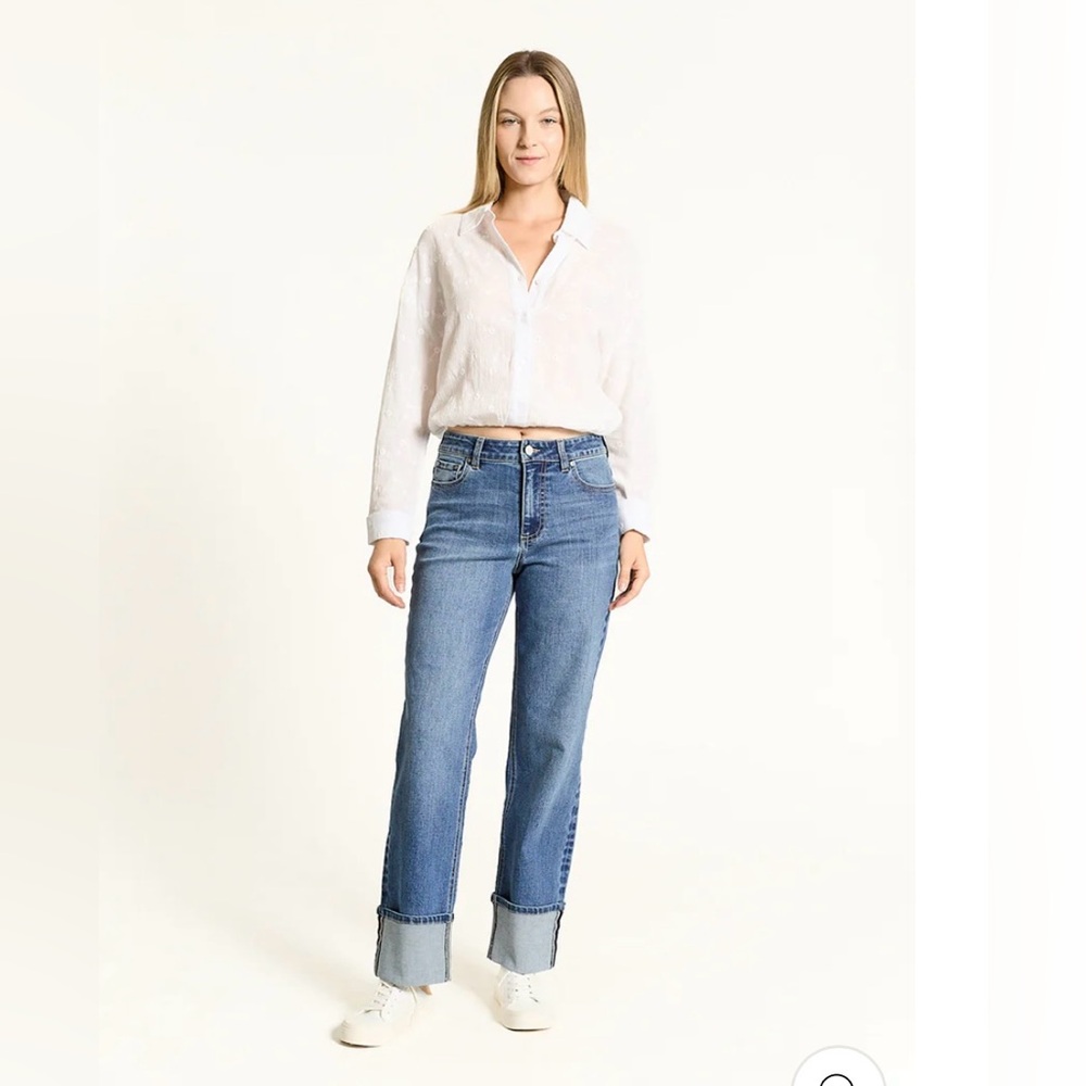 OAT NY - HIGH-RISE
CUFFED WIDE LEG JEAN IN LUNA DARK WASH. 
Size 0